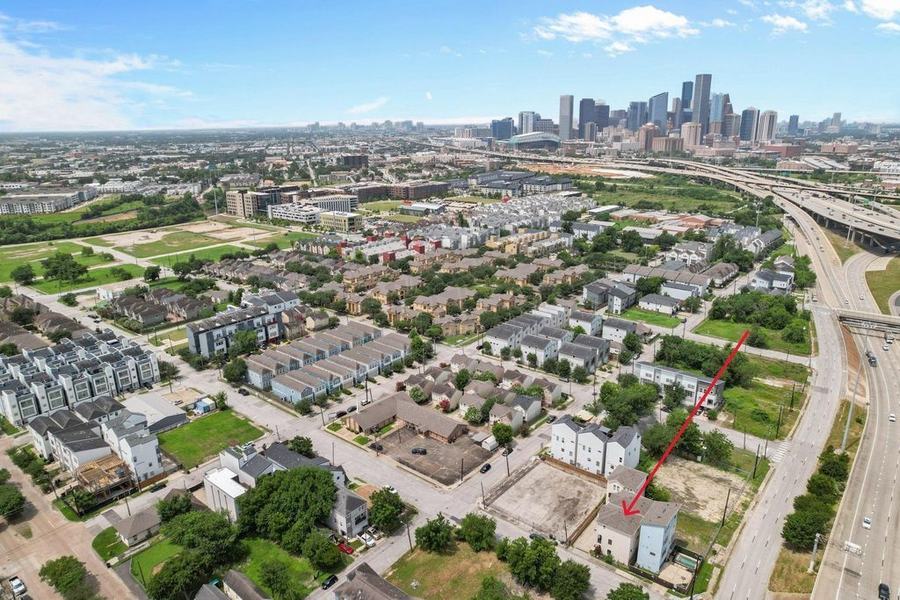 Aerial view of 765 Grove St and the surrounding neighborhood