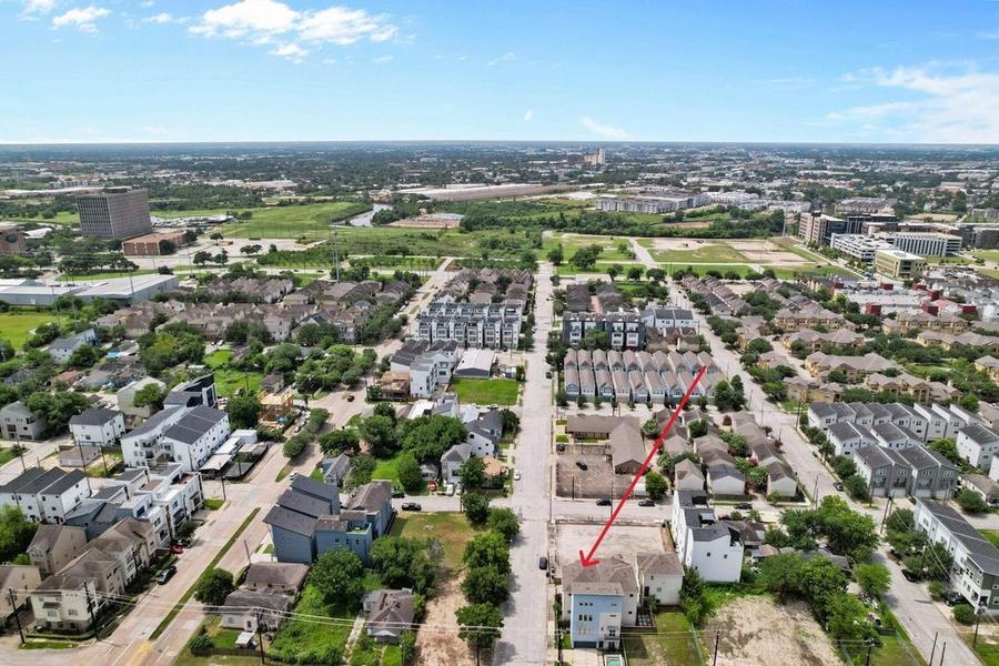 Aerial view of 765 Grove St and the surrounding neighborhood