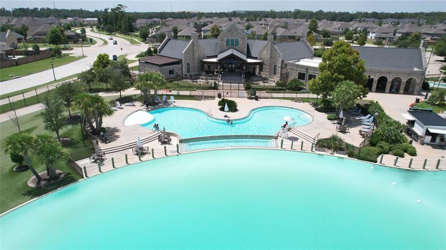 Aerial view of 12019 Delwood Terrace Dr and the surrounding neighborhood