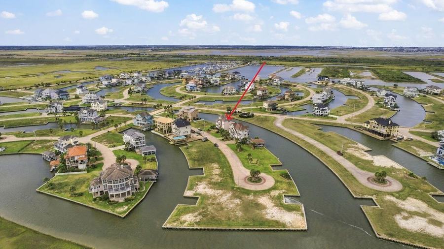 Aerial view of 26 Half Moon and the surrounding neighborhood