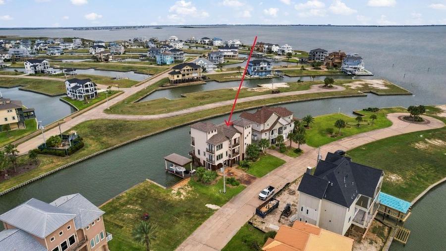 Aerial view of 26 Half Moon and the surrounding neighborhood