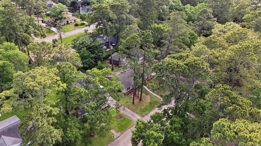 Aerial view of 1914 Lazy Grove Dr and the surrounding neighborhood