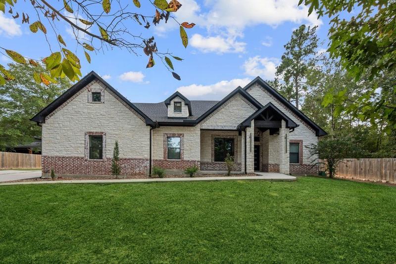 19691 Village Forest Dr, Montgomery, TX 77356