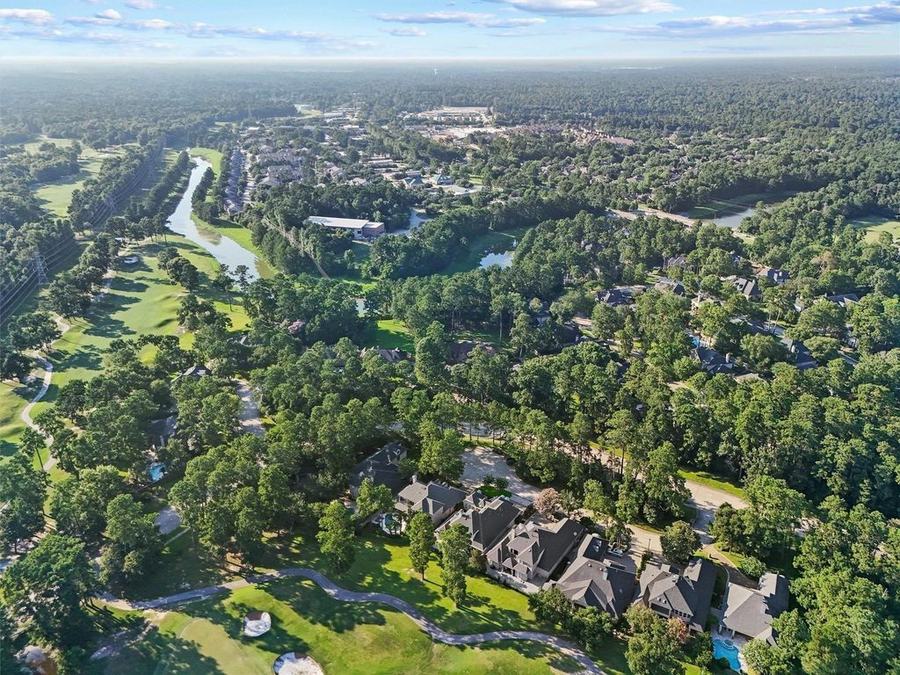 Aerial view of homes along a golf course in Kingwood
