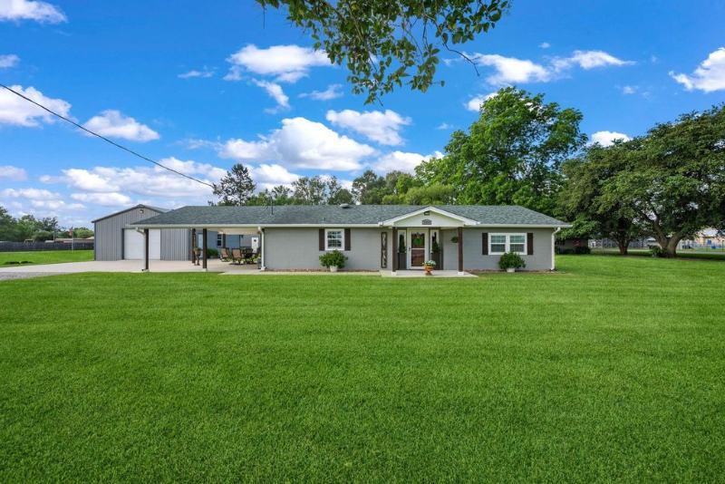 488 County Road 2016, Hardin, TX 77575
